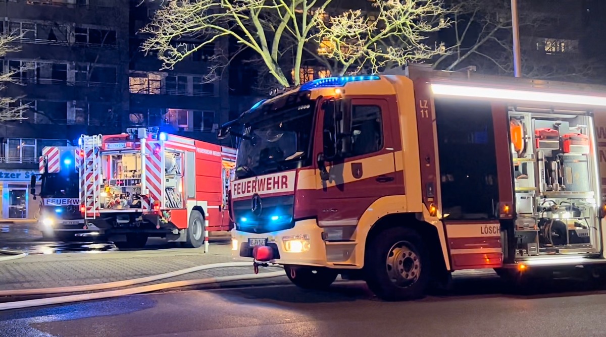 FW-NE: Explosion im 13. Obergeschoss | Wohnung in Vollbrand