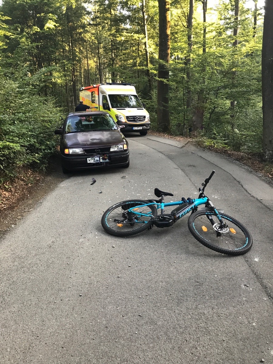 POL-PPWP: 14-jähriger Radfahrer bei Unfall verletzt