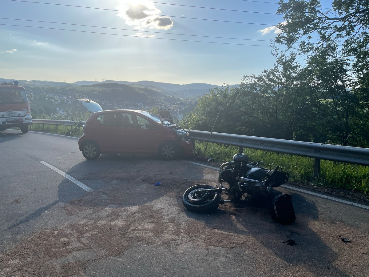 POL-PDKL: Motorradfahrer überlebt Verkehrsunfall nicht