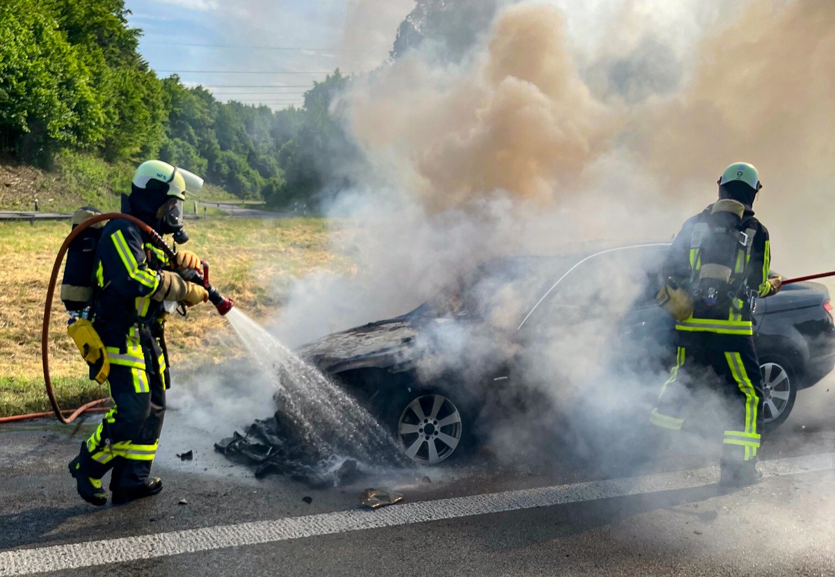 FW-BO: PKW Brand auf der A 40