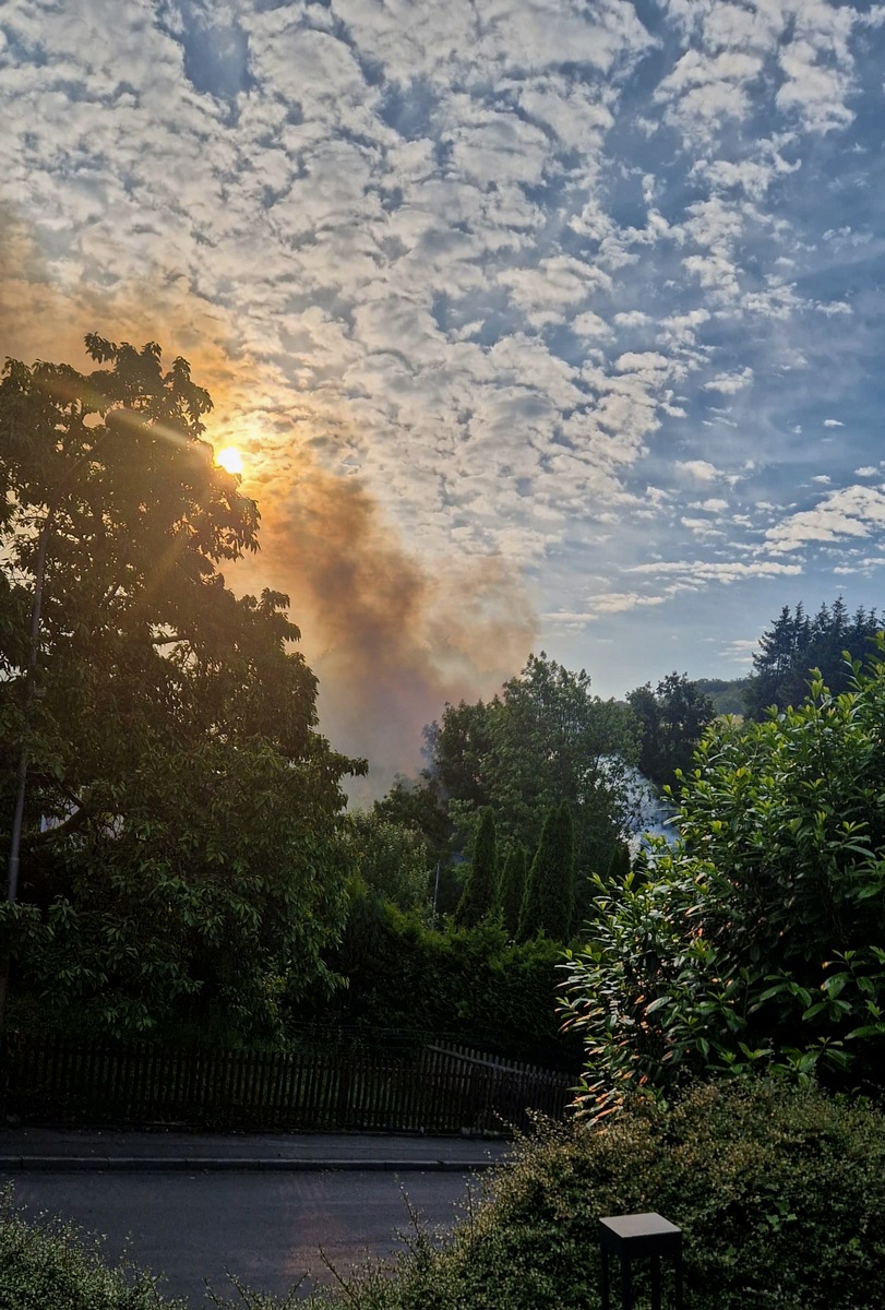 FW-MK: Gartenhaus fällt Flammen zum Opfer