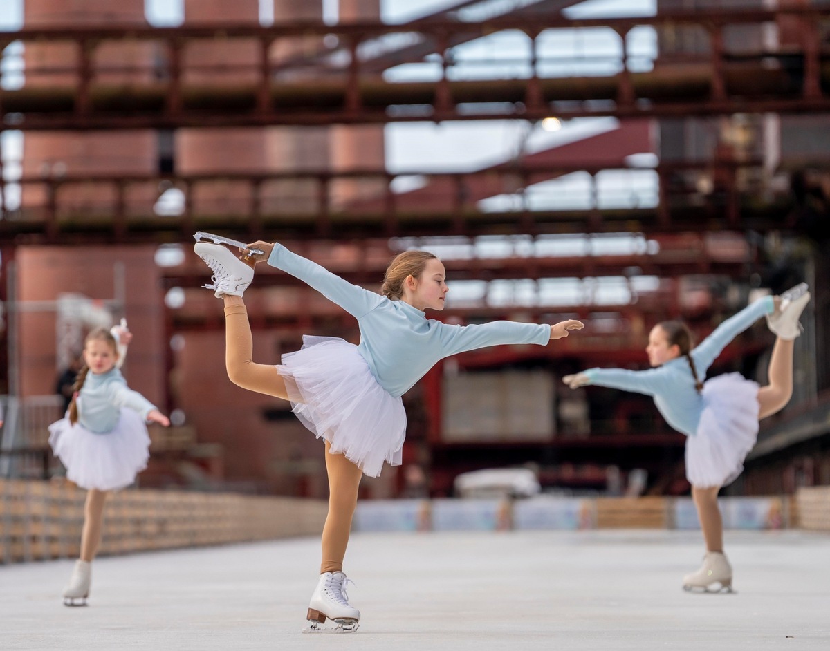 Zollverein-Eisbahn / Winterparadies für Schlittschuhfans startet in die Saison 2024/2025