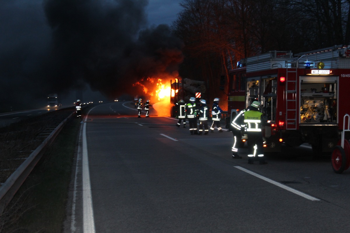 POL-PPTR: Brand eines Langholztransporters