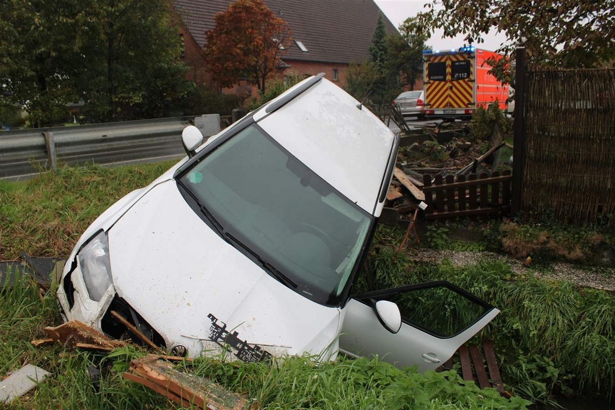 POL-MI: Auto landet im Graben