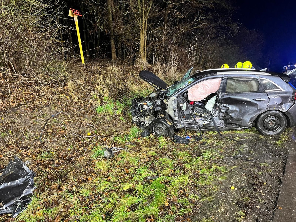 FW Bergheim: Schwerer Verkehrsunfall mit Todesfolge auf der BAB 61 an Heiligabend bei Bergheim