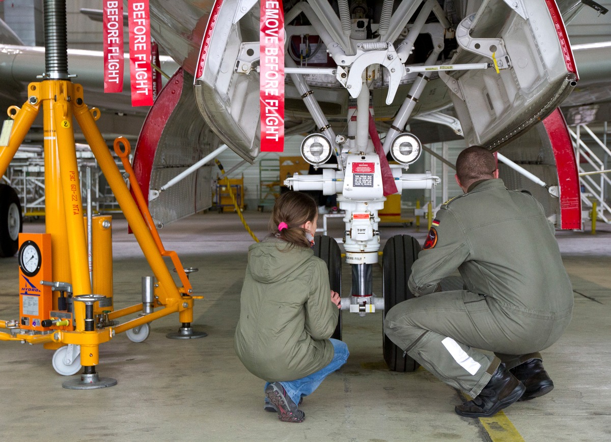 Marineflieger statt Klassenzimmer - Tag der Schulen in Nordholz