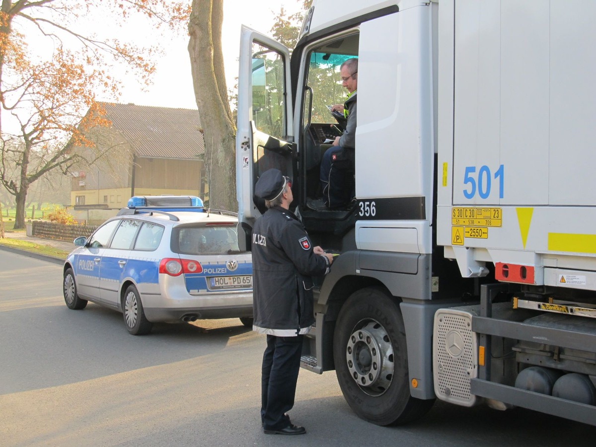 POL-HOL: Schwerpunkt: Einhaltung der Lenk- und Ruhezeiten: Zahlreiche Verstöße bei Schwerlastkontrollen - In fünf Stunden 48 LKW kontrolliert -