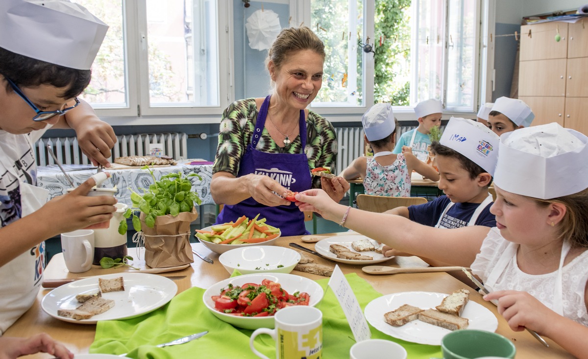 Wer selber kocht, is(s)t gesünder!: Statement von Sarah Wiener, Köchin und Stiftungsgründerin, zu den Ergebnissen des Ernährungsreports 2019