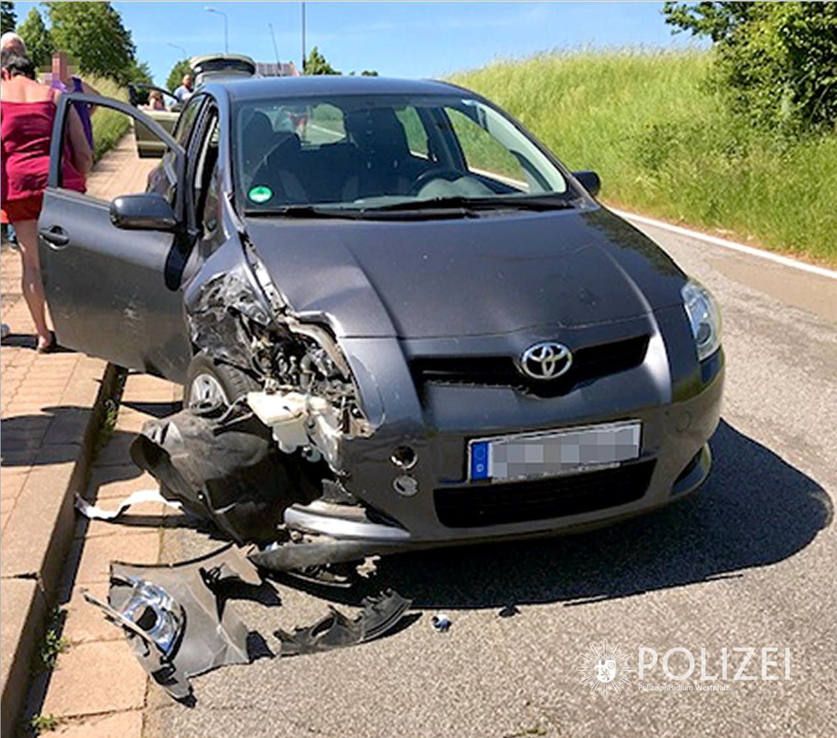 POL-PPWP: Parkende Autos aufeinander geschoben