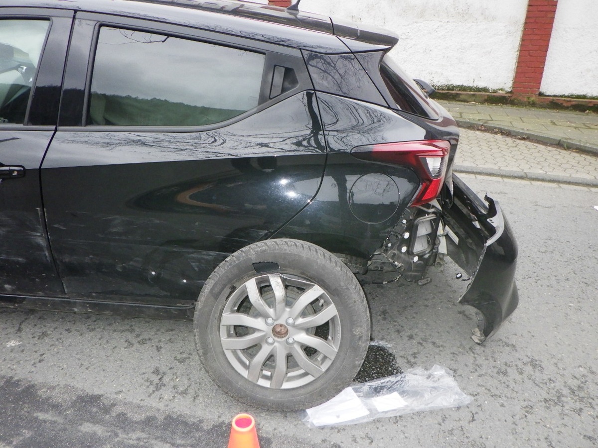 POL-HA: Autos stoßen beim aneinander Vorbeifahren zusammen