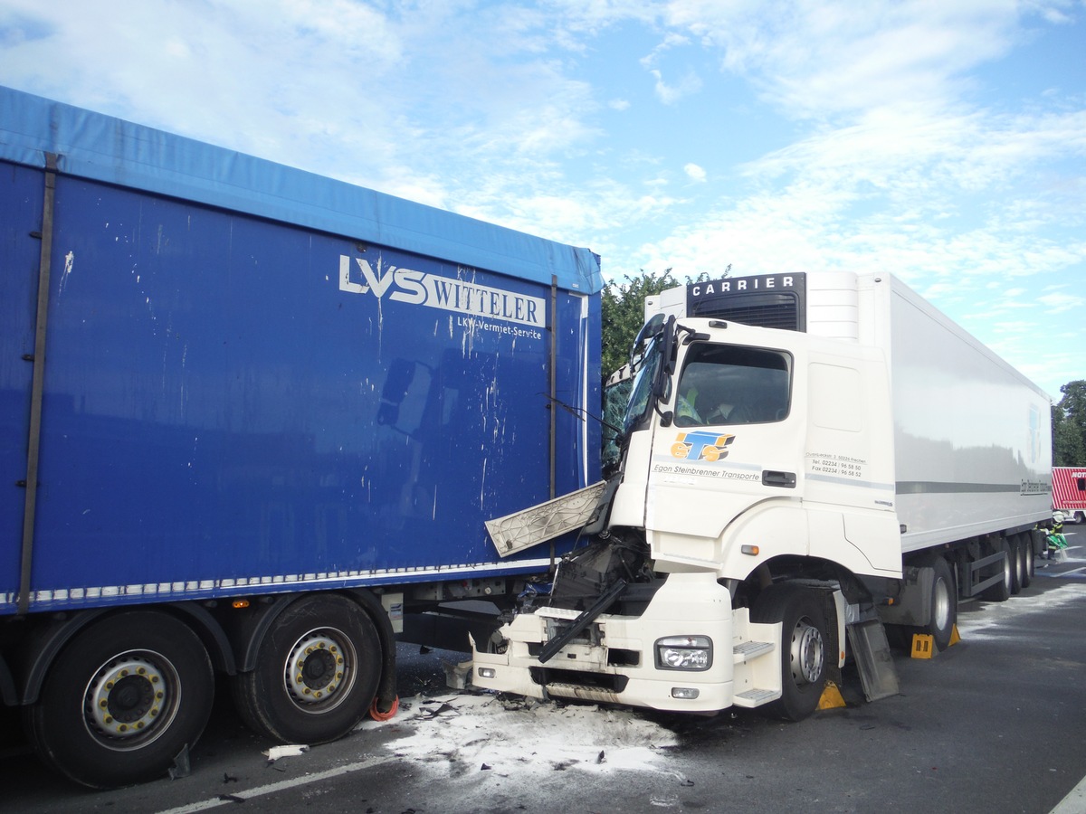 POL-DN: Lkw-Unfall auf der Bundesstraße 56 führte zur Sperrung