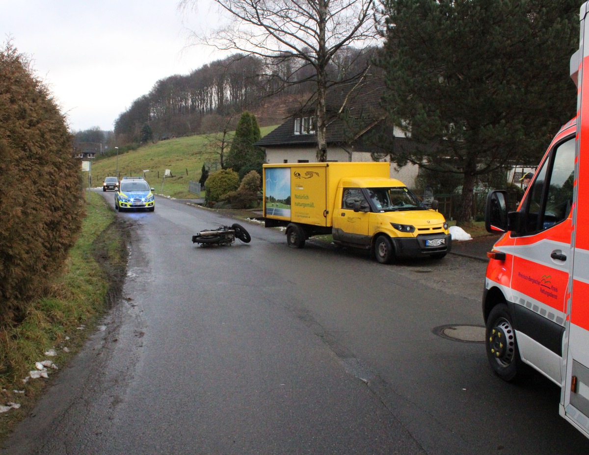 POL-RBK: Kürten - Motorradfahrer beim Abbiegen in einer Kurve übersehen