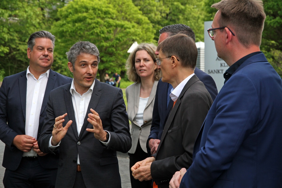 Bundesgesundheitsminister besucht Kinderklinik Sankt Augustin