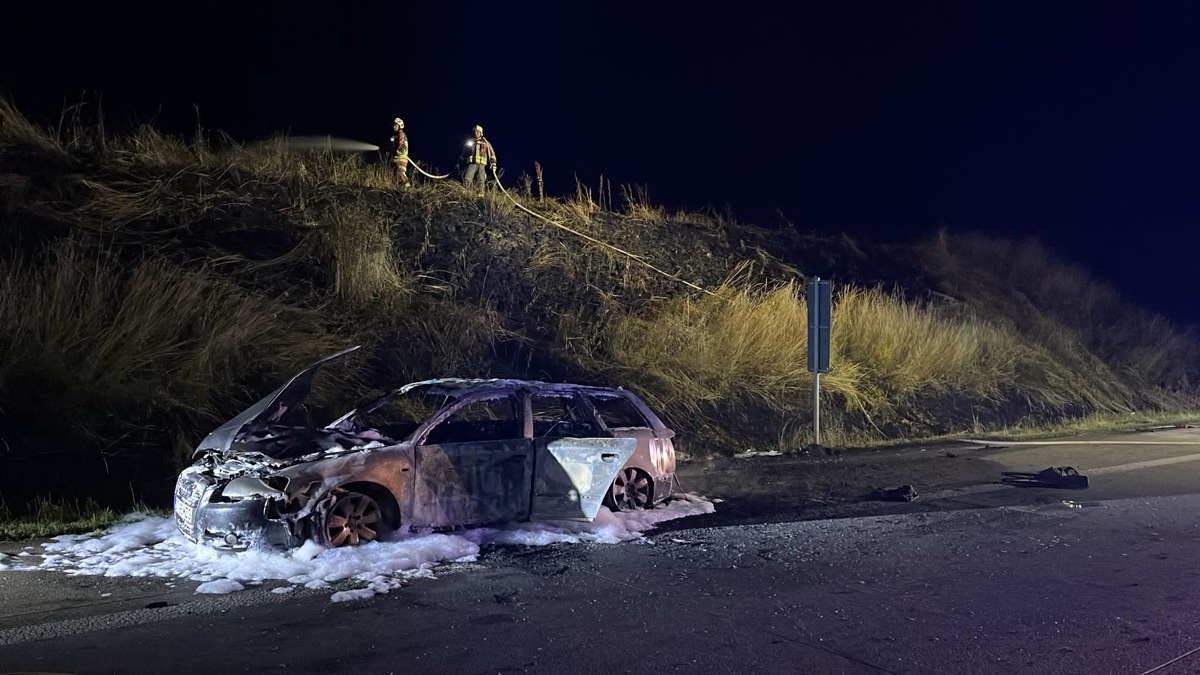 API-TH: Pkw Audi brennt auf A 4 bei Schmölln komplett aus!