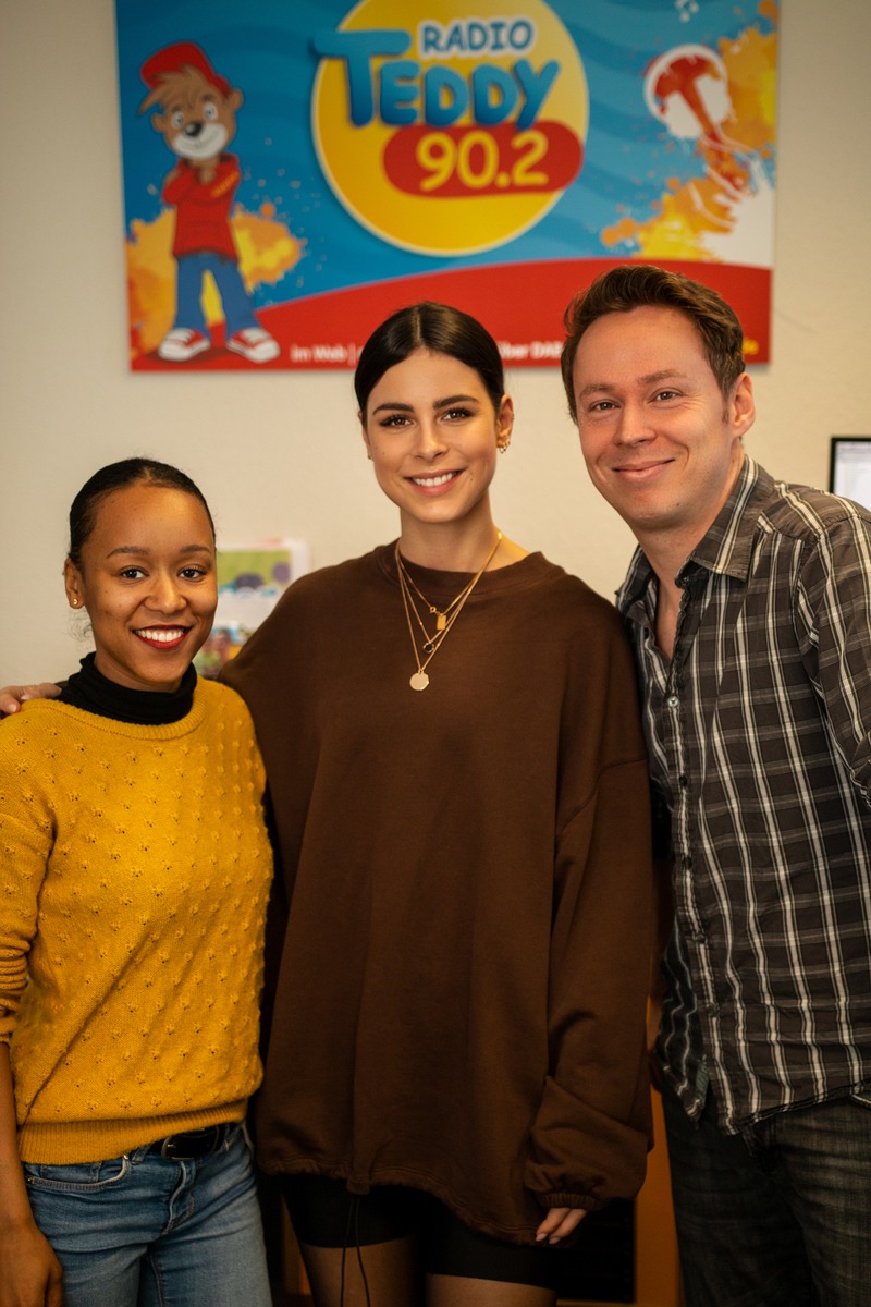 Superstar Lena Meyer-Landrut moderierte Radio TEDDY-Morgenshow und lüftet dabei exklusiv ein Geheimnis