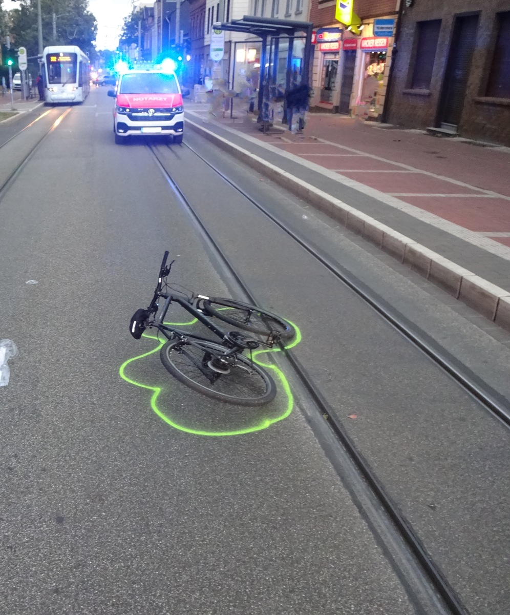 POL-BO: Radfahrerin (38) bei Unfall lebensbedrohlich verletzt