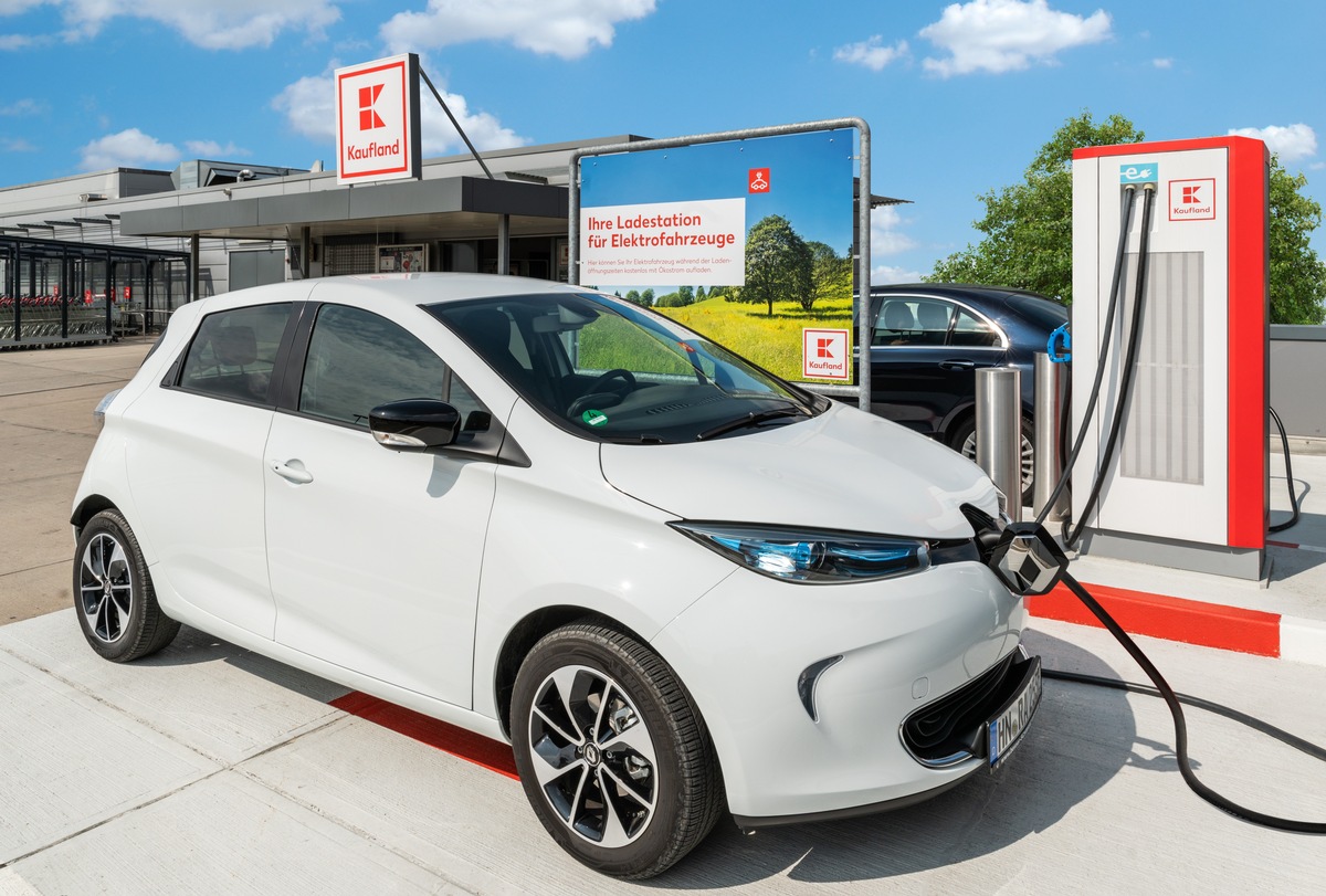 Kaufland nimmt 70. Schnellladestation in Betrieb / Einzelhändler ist Vorreiter in Sachen E-Ladestationen