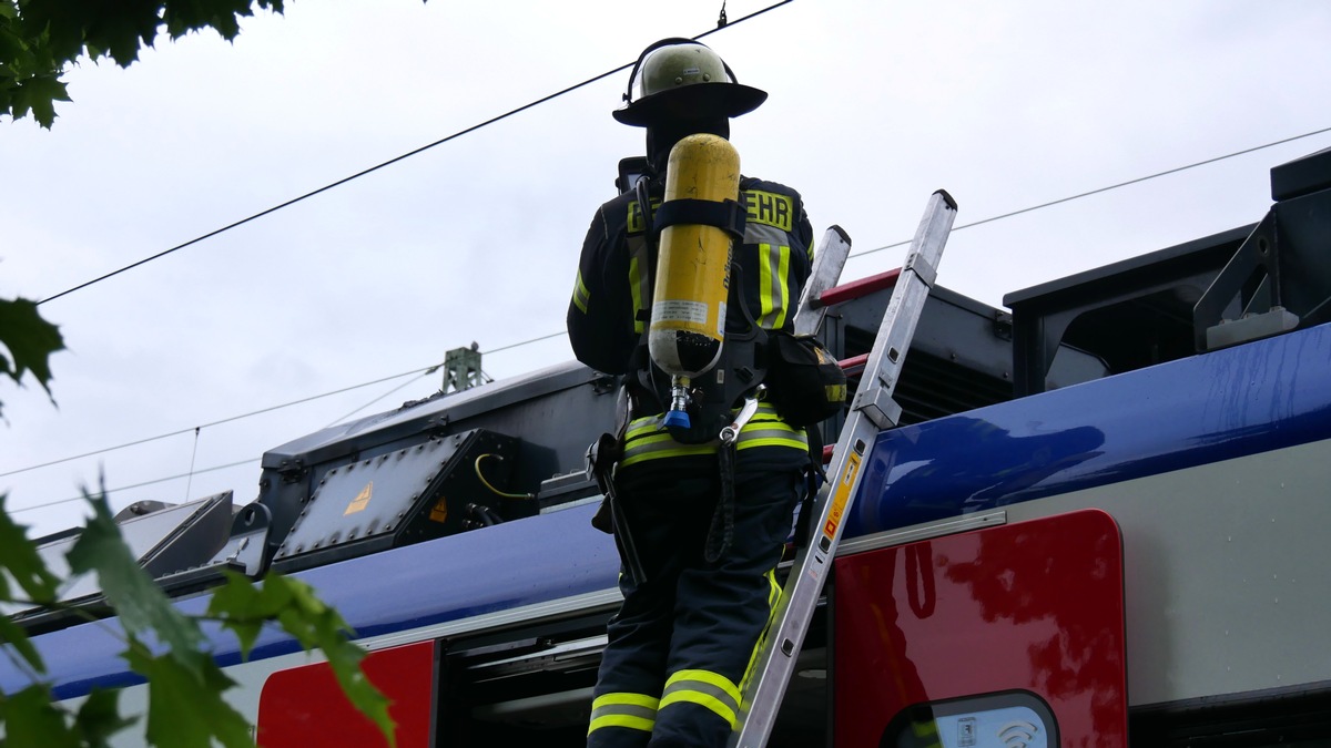 FW Celle: Rauchentwicklung aus einer S-Bahn