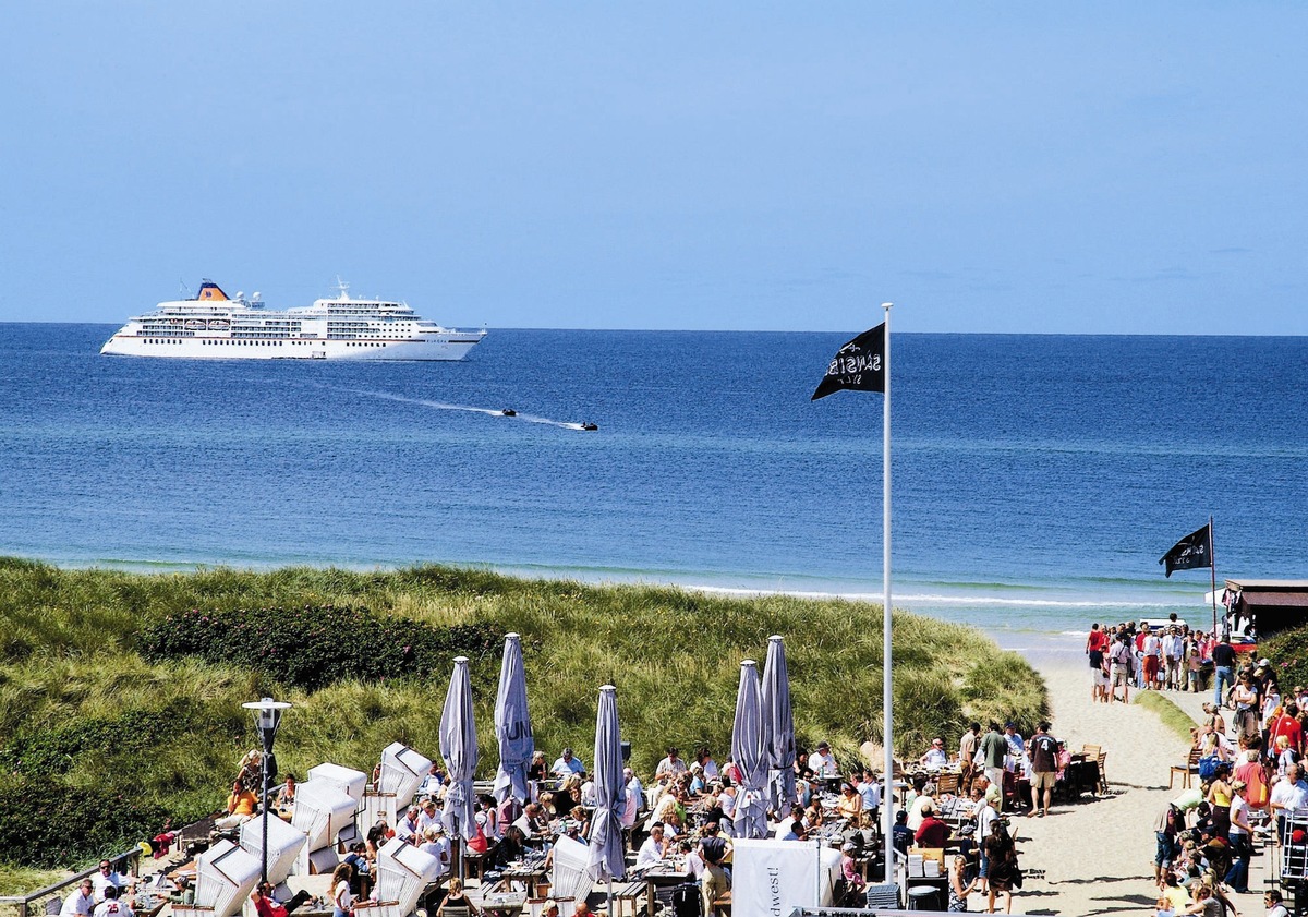 &quot;MS EUROPA meets Sansibar 2009&quot;: Sommerfest mit Artisten und Prominenz vor Sylt (Mit Bild)