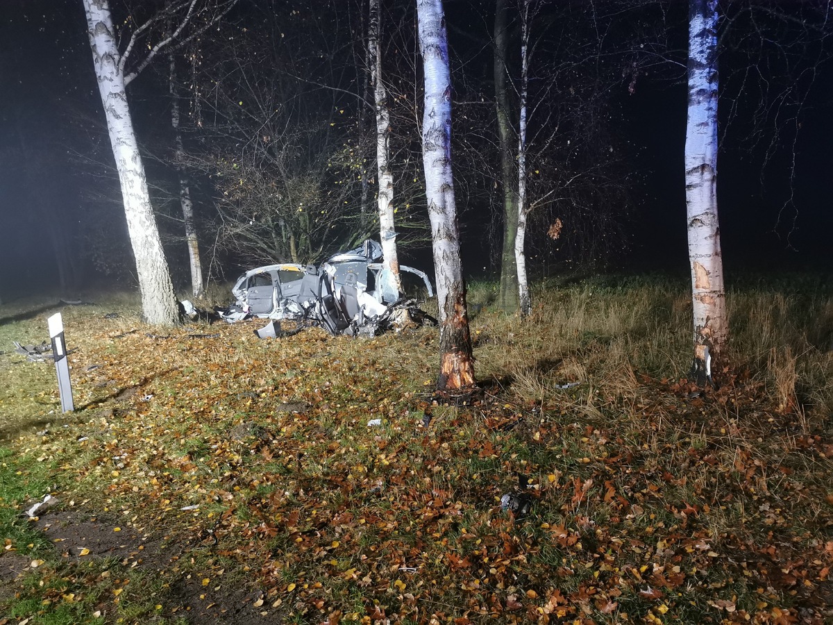 POL-LG: ++ versuchter Pkw Diebstahl ++ Leichtkraftradfahrer schwer verletzt - betrunken mit Baum kollidiert ++ Geldbörse geraubt ++