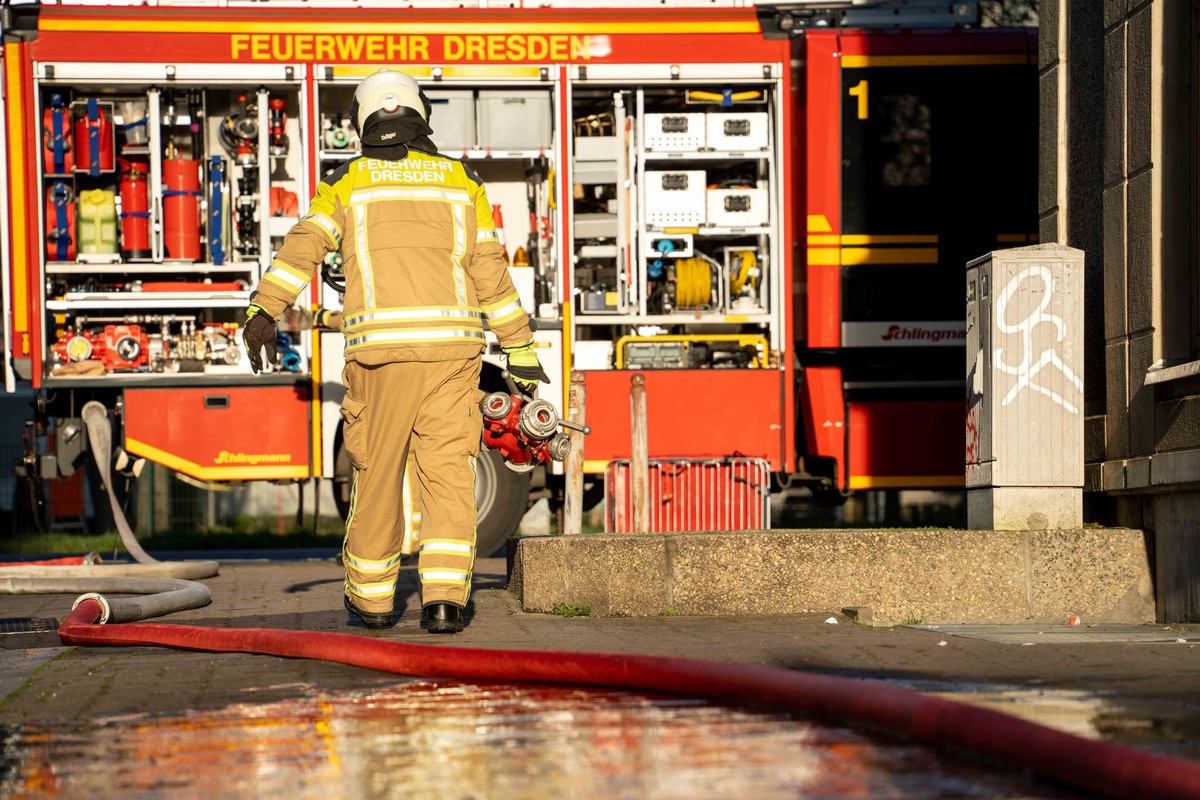 FW Dresden: Brand &amp; Verkehrsunfall