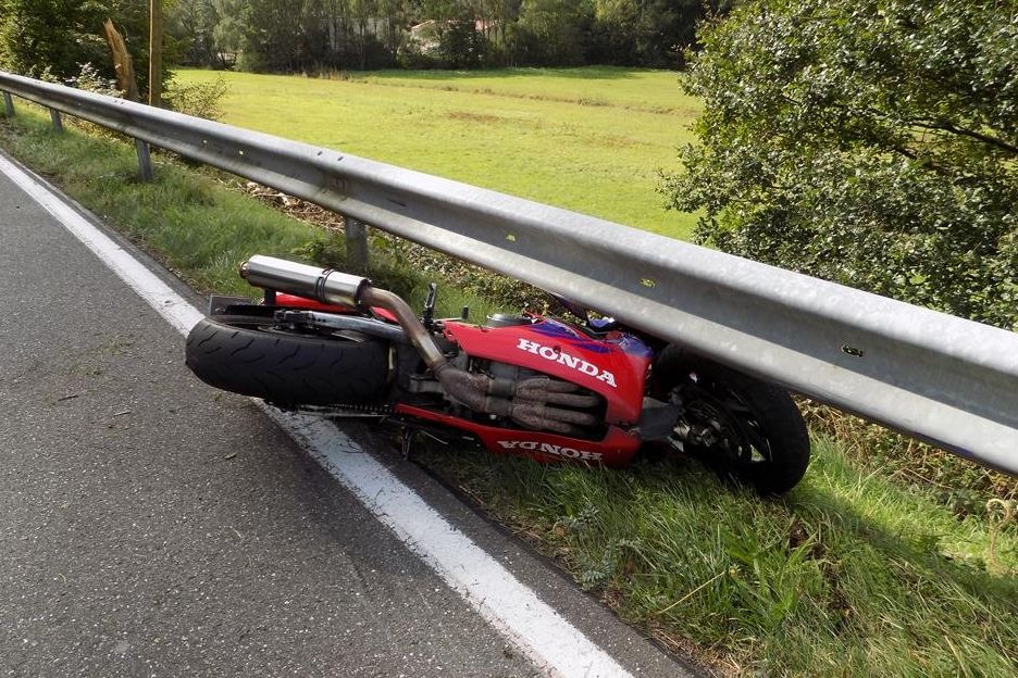 POL-PDPS: Wallhalben - L 475 Leicht verletzter Motorradfahrer