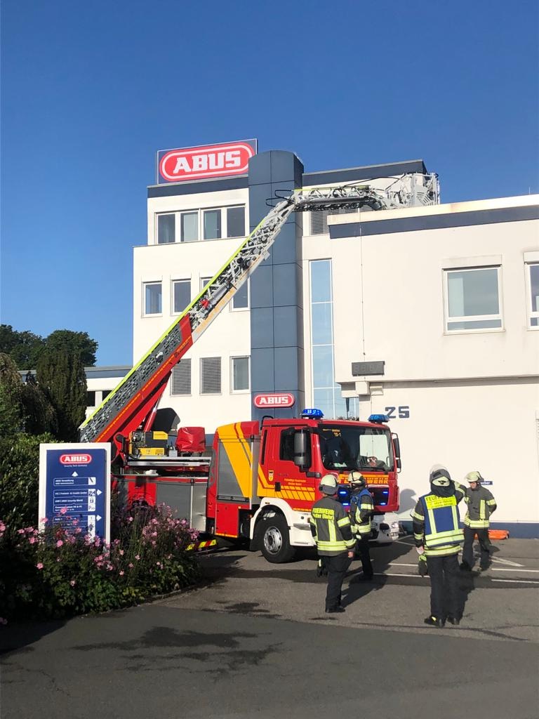 FW-EN: Zugübung für den Löschzug II bei der Firma ABUS