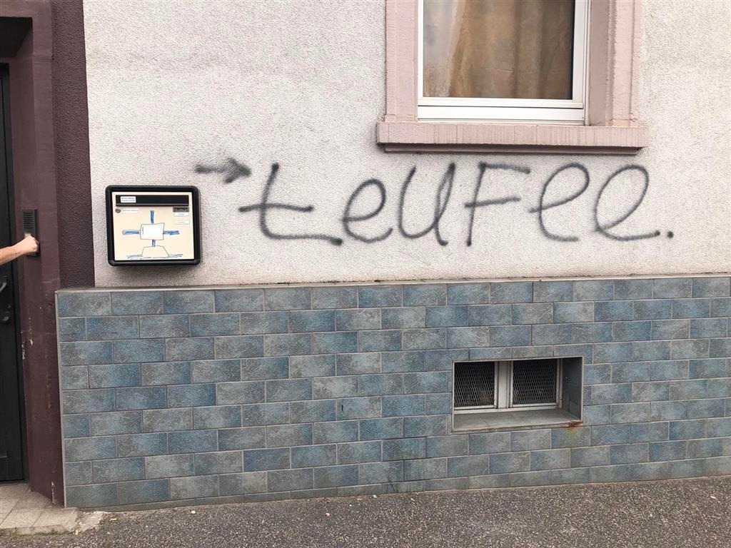 POL-PDPS: Farbschmierereien an Hauswand in der Winzler Straße