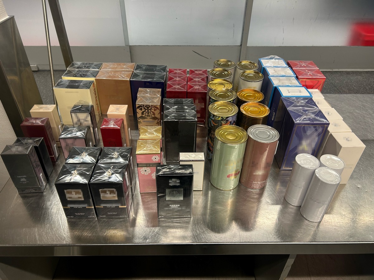 HZA-D: Zoll hat den richtigen Riecher bei Parfumschmuggel / Düsseldorfer Zoll findet am Flughafen 61 Stück mutmaßlich gefälschte Parfums bei Reisendem und leitet Strafverfahren ein