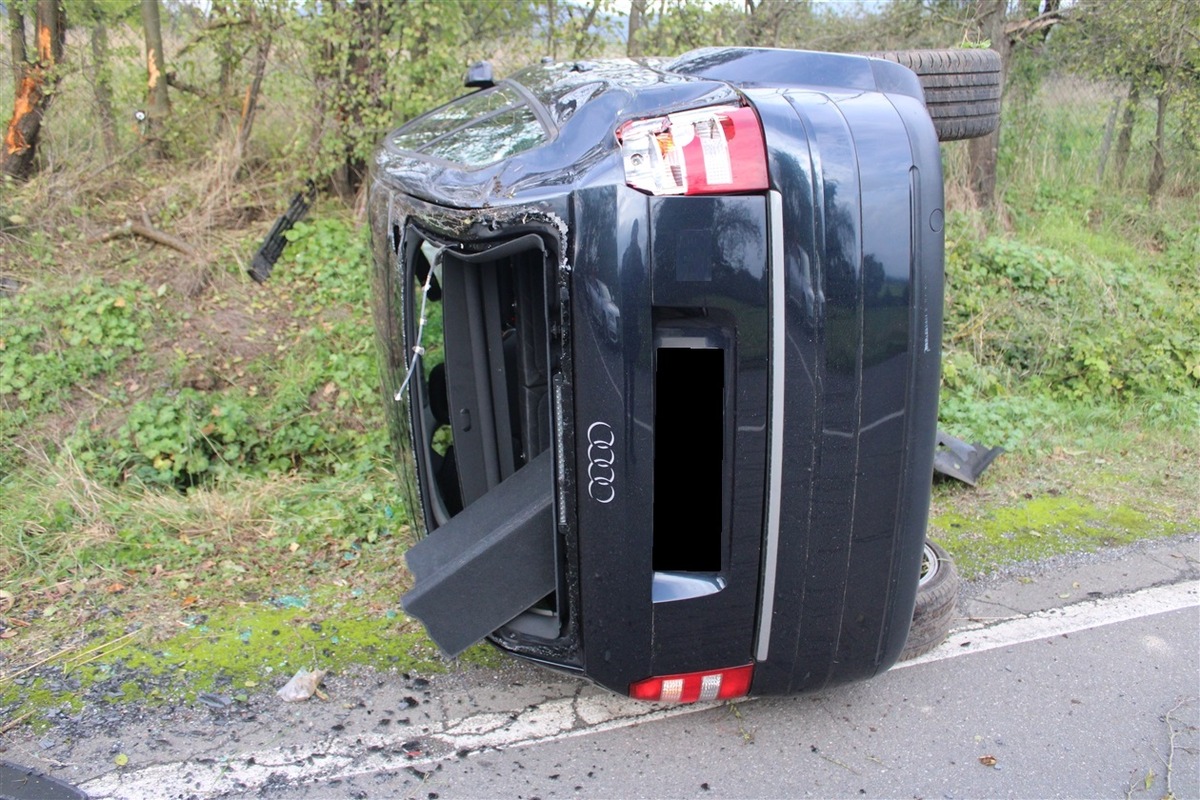 POL-MI: Audi-Fahrerin touchiert Baum