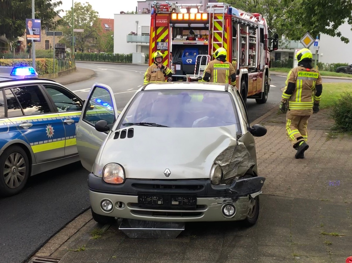 FW-Stolberg: Leicht verletzte Autofahrerin