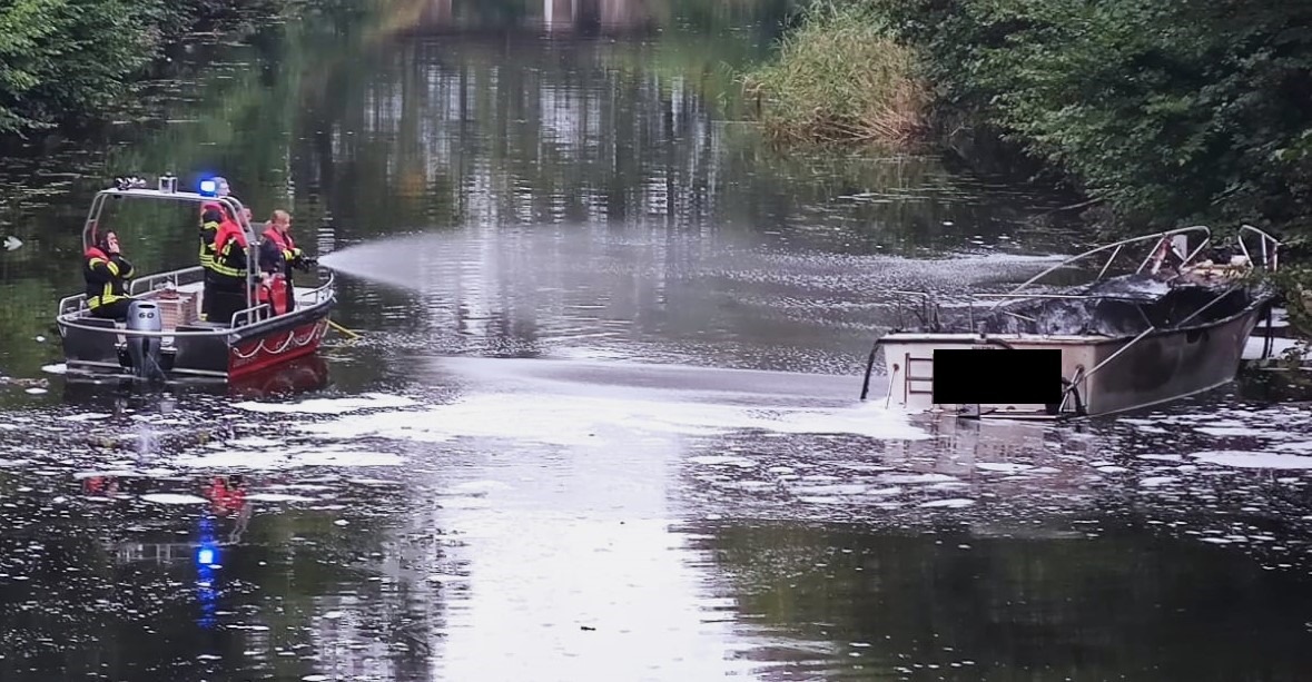 LWSPA M-V: Sportboot auf der Havel bei Klein Quassow ausgebrannt