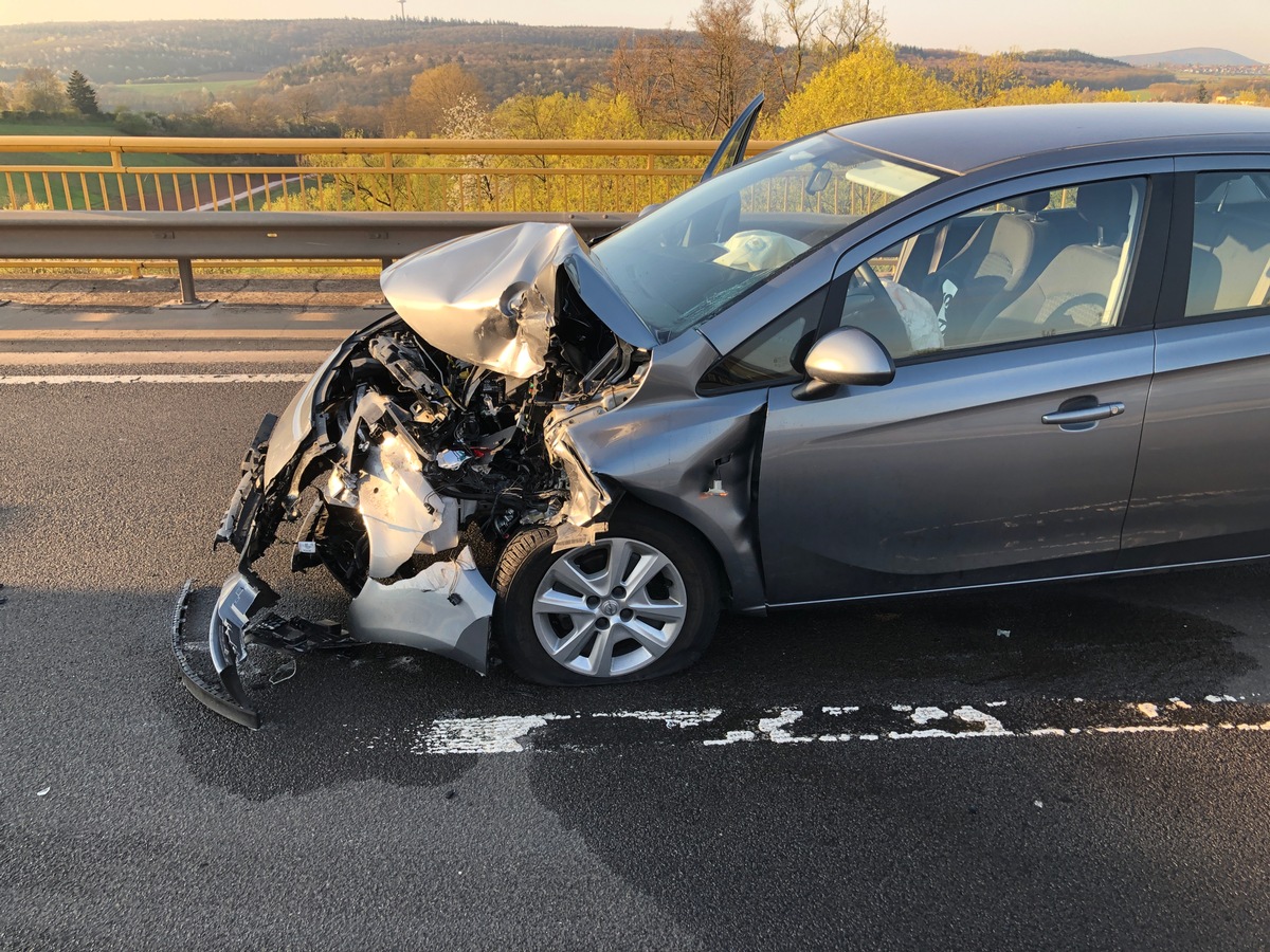 POL-PDKH: Verkehrsunfall auf der B41 mit Folgeunfall