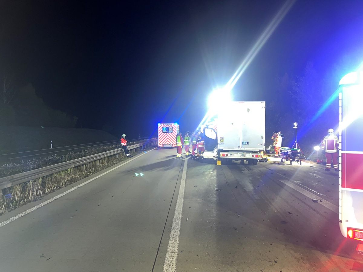 API-TH: Vollsperrung nach schwerem Lkw-Unfall