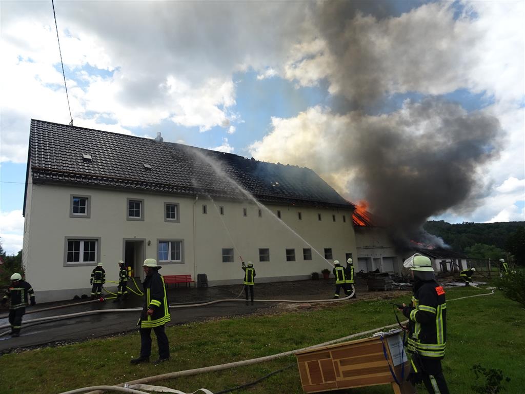 POL-PDWIL: Brand eines landwirtschaftlichen Gebäudes