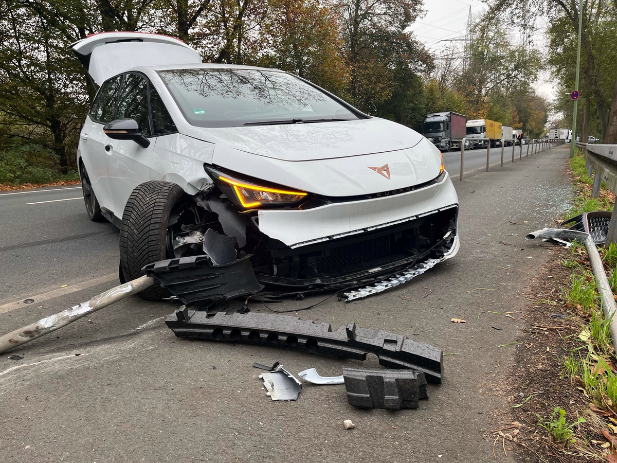 POL-HA: Zeugen nach Verkehrsunfallflucht im Lennetal gesucht - 82-jähriger Autofahrer schwer verletzt