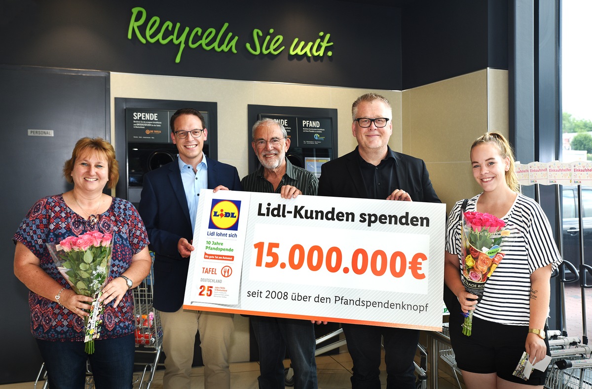 Lidl-Kunden knacken 15-Millionen-Euro-Marke bei der Pfandspende / Die Tafel und Lidl bedanken sich mit Kundenüberraschungsaktion in Alzenauer Filiale (FOTO)