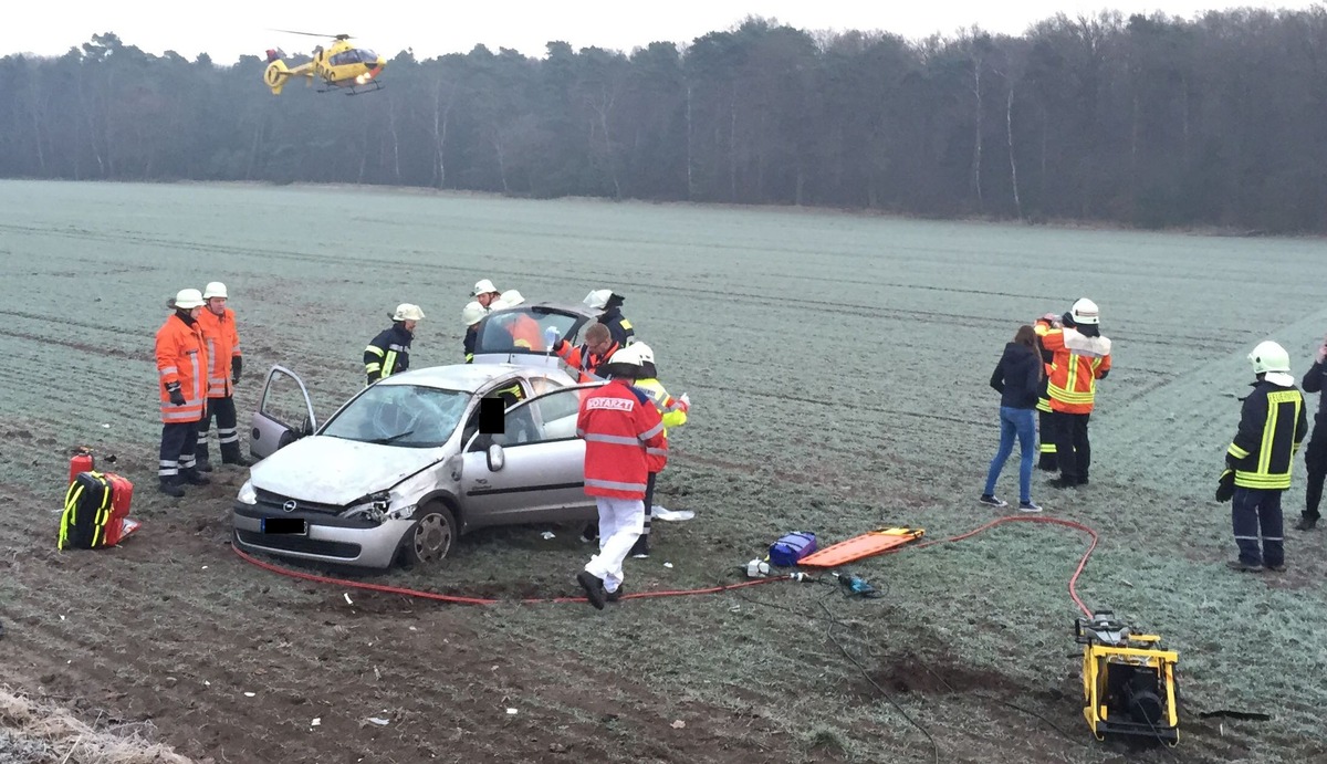 POL-NI: Verstellen des Radiosenders führt zum Unfall