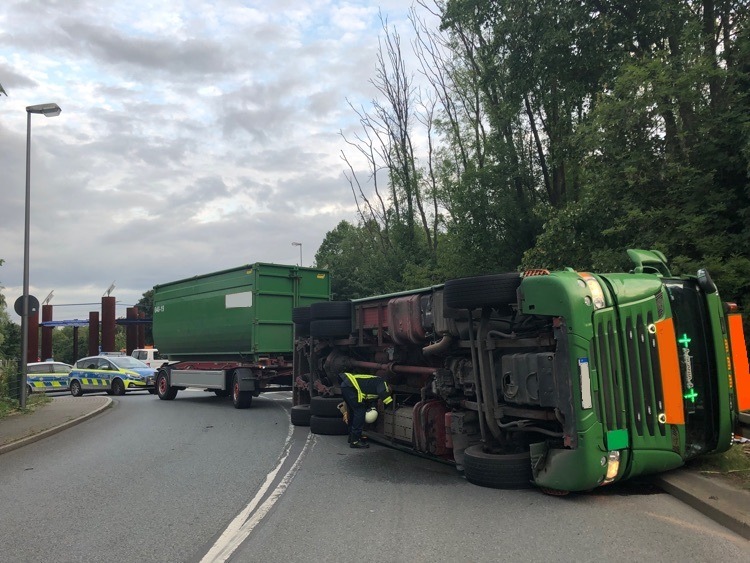 POL-BO: Alleinunfall in Bochum: Lkw umgekippt