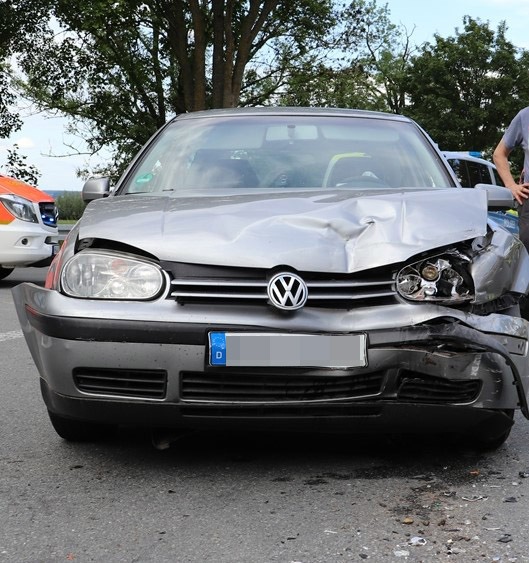 POL-HX: Zweiter Unfall innerhalb von 14 Tagen an der gleichen Stelle - Zwei Verletzte