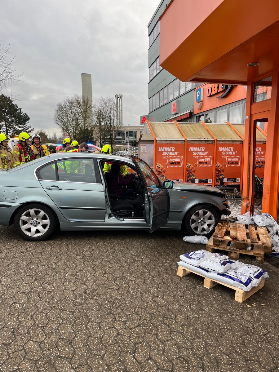 POL-ME: Fahrfehler auf Baumarkt-Parkplatz: 83-Jährige und 84-Jähriger leicht verletzt - hoher Sachschaden - Ratingen - 2501091