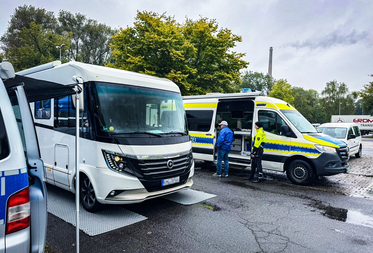 POL-UN: Bergkamen - Kostenlose Wiegeaktion für Wohnmobile und Wohnwagen zieht viele Interessierte an