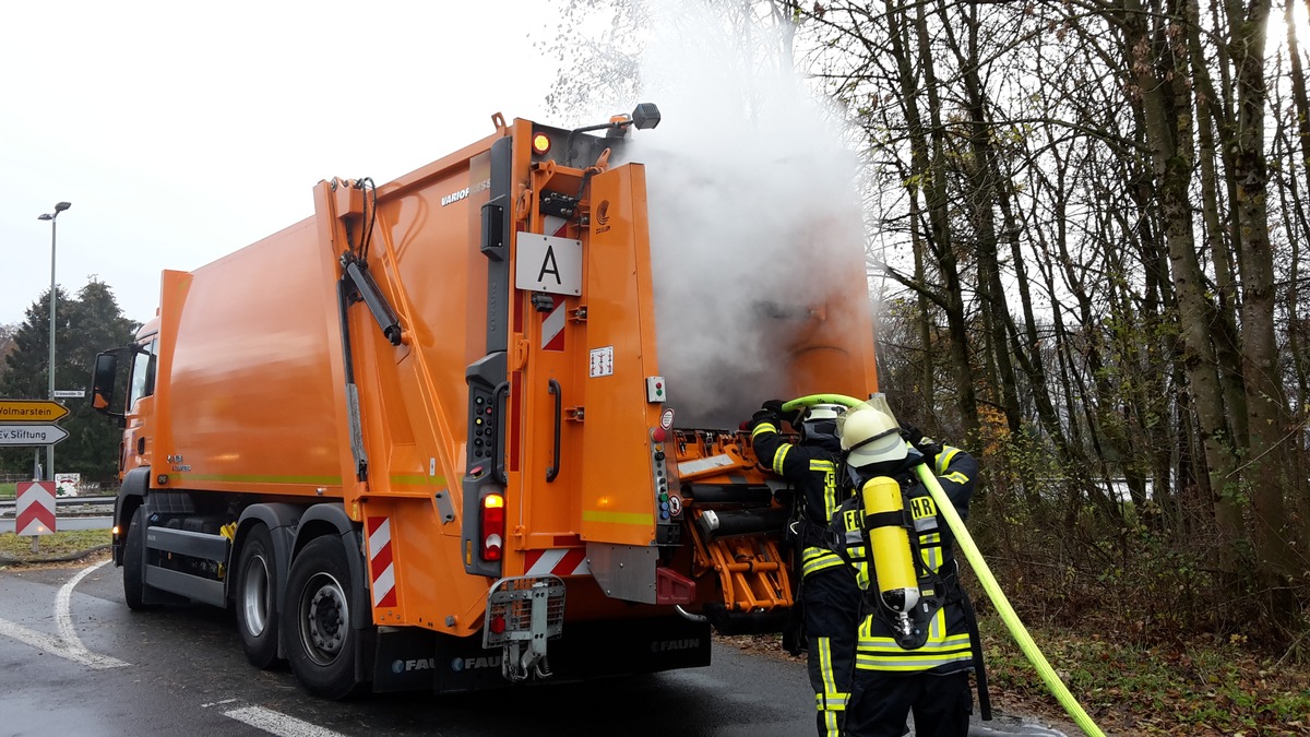 FW-EN: Wetter - Müll steht in Brand