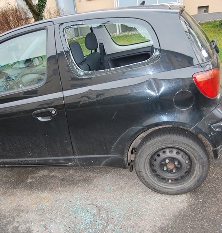 POL-PPWP: Mehrere Fahrzeuge beschädigt, Polizei sucht Zeugen!