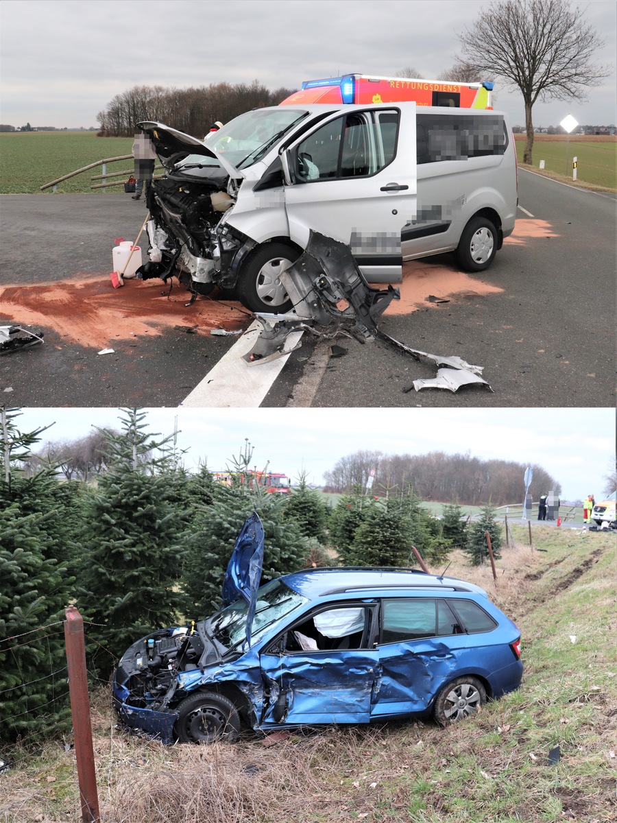 POL-PB: Vorfahrt missachtet - Schülerverkehr-Kleinbus gegen Pkw - Sieben teils schwer verletzte Insassen