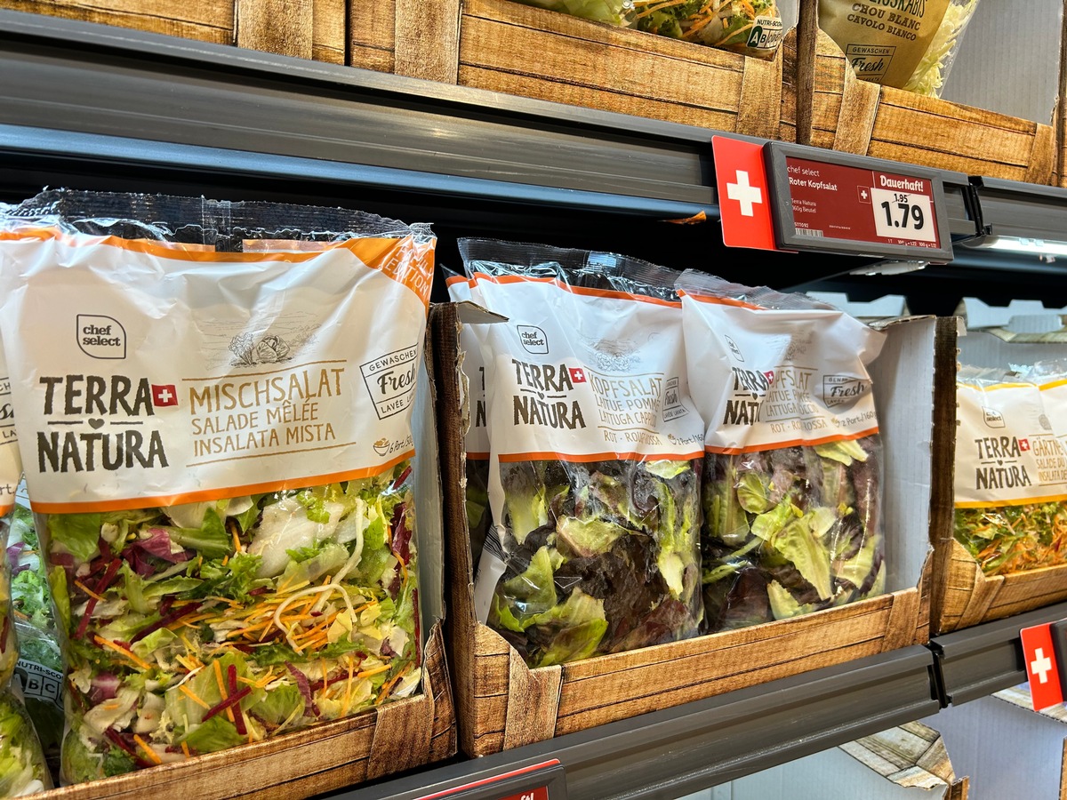 Lidl Suisse renforce la durabilité des salades en sachet / Toutes les salades en sachet produites selon les directives d&#039;IP-SUISSE