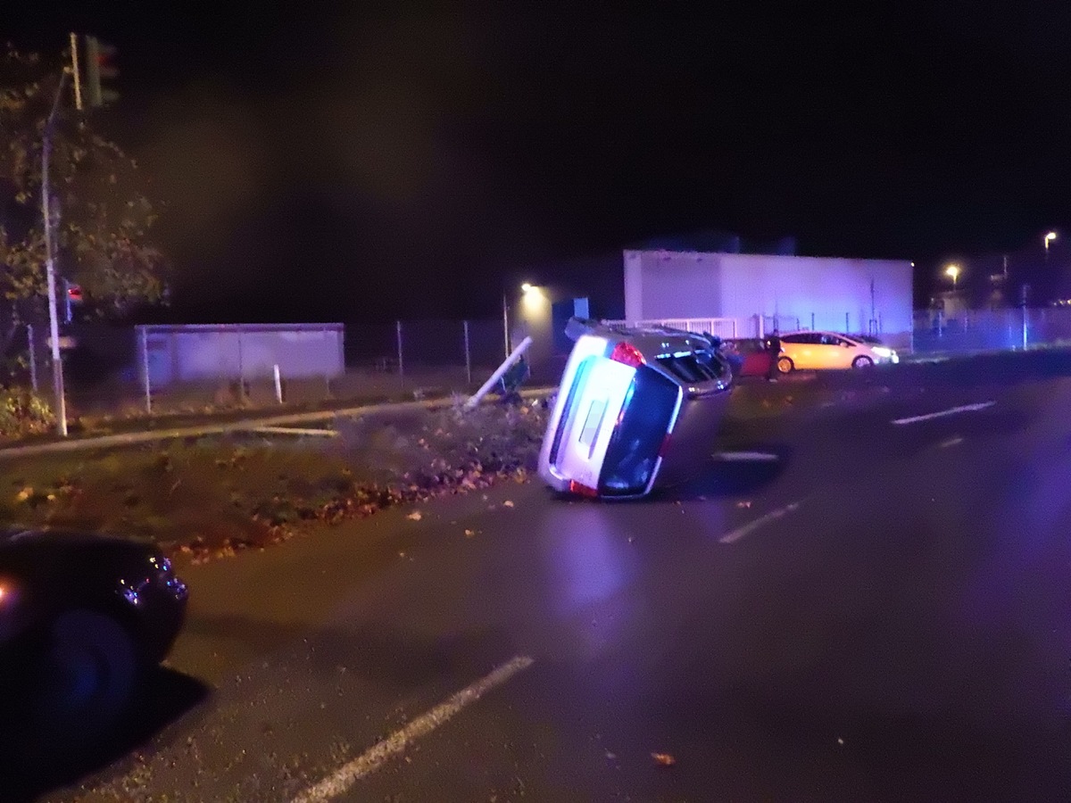 POL-HA: Autofahrer mit 0,78 Promille verliert Kontrolle über sein Auto und kommt von der Fahrbahn ab - Drei leicht verletzte Personen