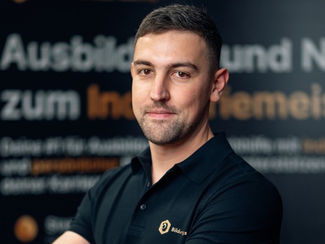Vom Kursteilnehmer zum Wegbereiter: Wie Till Schniedenharn in der Bildungsfabrik angehende Industriemeister begleitet