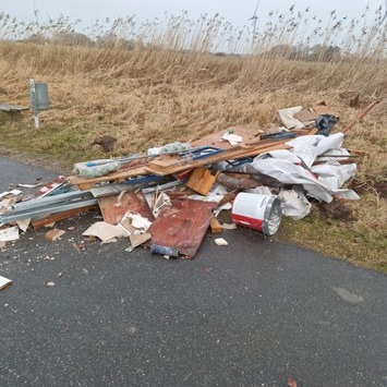 POL-FL: Leck: Illegale Müllentsorgung am Bahnseitenweg – Polizei bittet um Hinweise