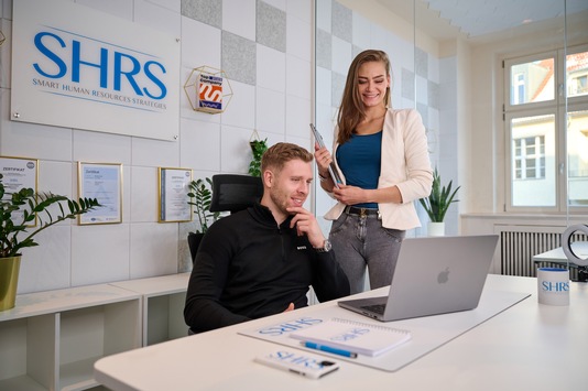 SHRS Consulting GmbH: Door-to-Door-Experten Sabrina Nennemann und Fabian Durek erklären, warum sich ein Coaching immer lohnt